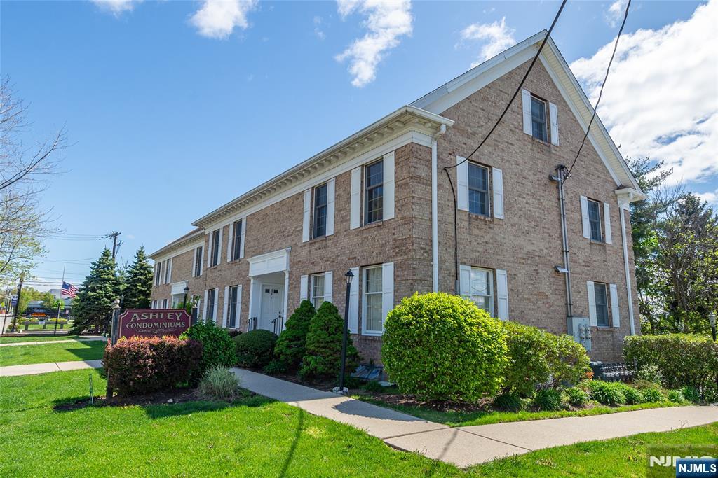 232 Hackensack 1B