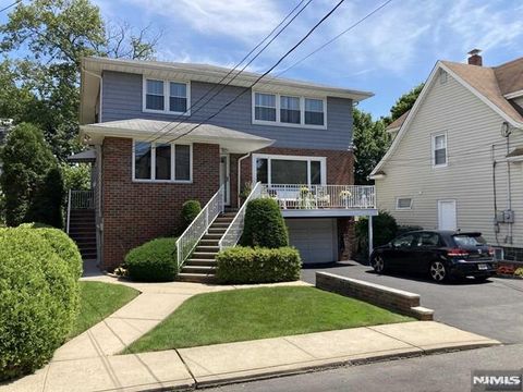 Photo of 2430 6th St #2ND FL, Fort Lee, NJ 07024 (MLS # 25037320)