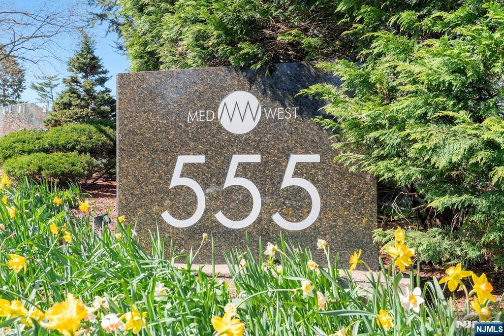 555 North Avenue 4S