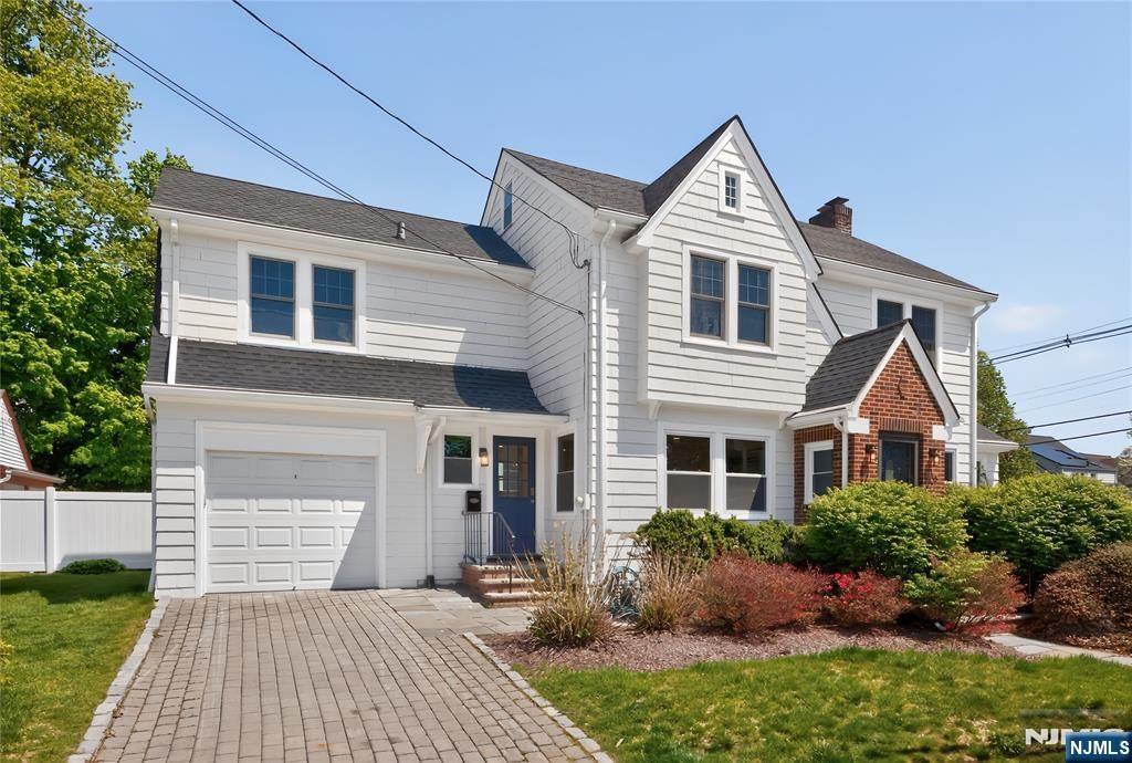 Photo of 909 Ridgewood Road, Millburn, NJ 07041 (MLS # 26015315)