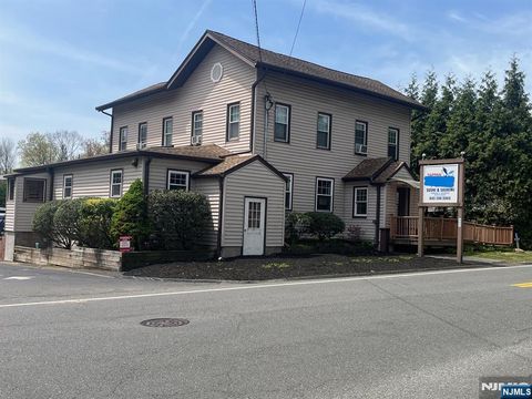 205 Oak Tree Road Tappan NY 10983