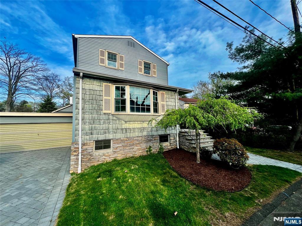 16 Burlington St A, Norwood, New Jersey - 5 Bedrooms  
2 Bathrooms  
8 Rooms - 