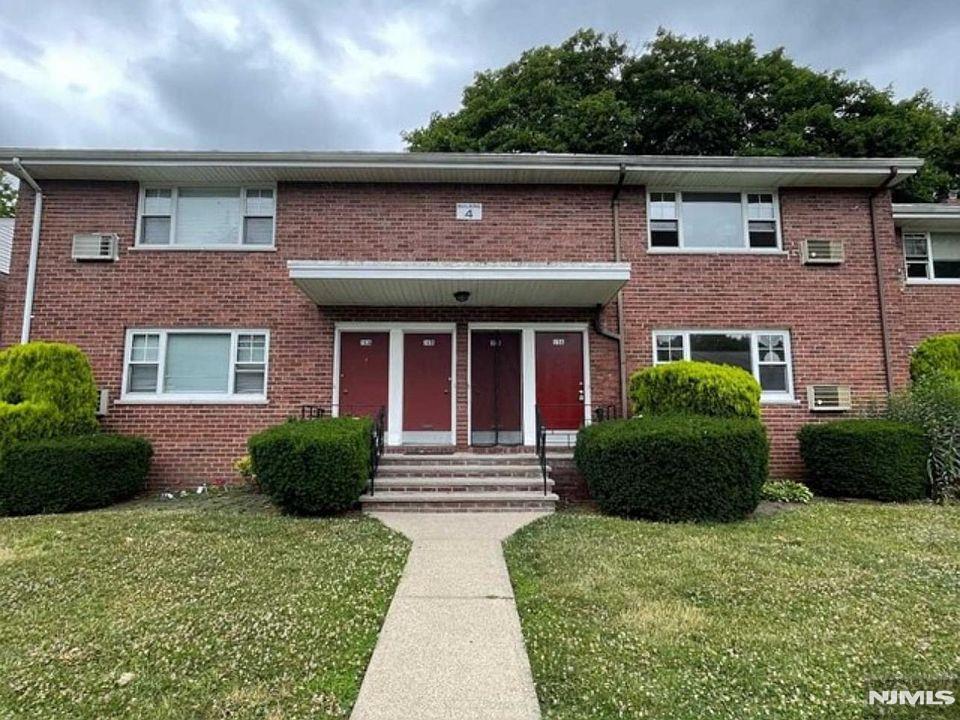 Rental Property at 241 W Passaic St 6A, Rochelle Park, New Jersey - Bedrooms: 1 
Bathrooms: 1 
Rooms: 4  - $1,800 MO.