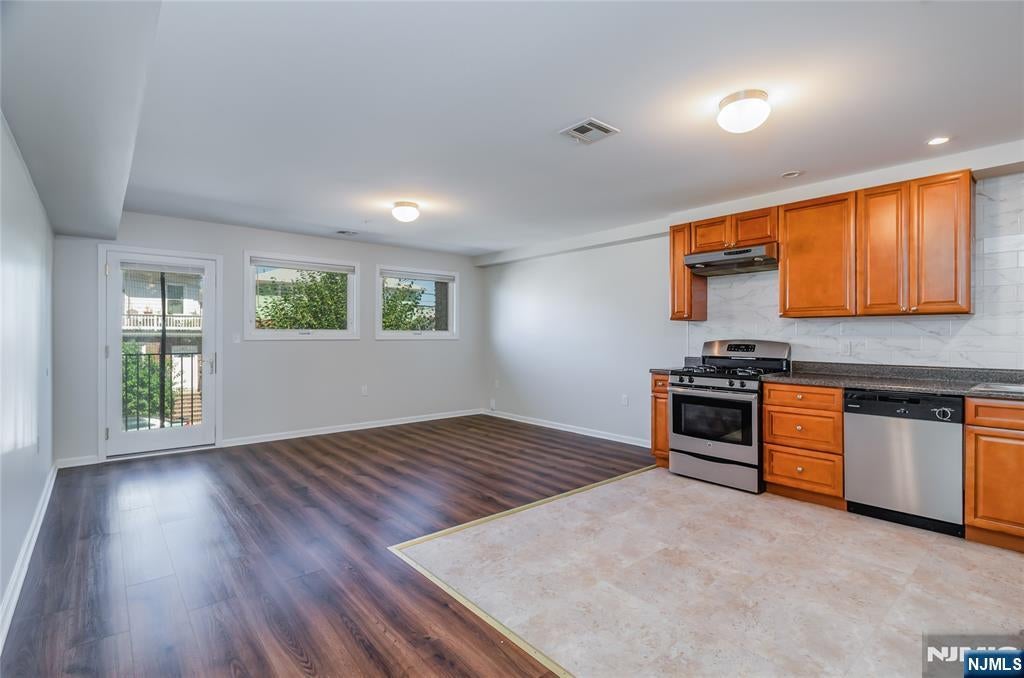 148 Oakwood Avenue A