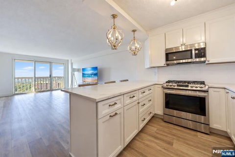 Photo of 555 North Avenue #17L, Fort Lee, NJ 07024 (MLS # 26037459)