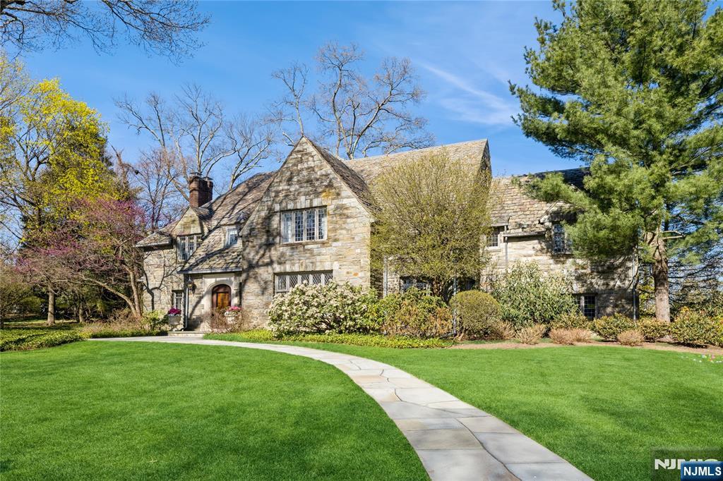 5 Beechtree Lane, Essex Fells, New Jersey - 6 Bedrooms  
4.5 Bathrooms  
15 Rooms - 