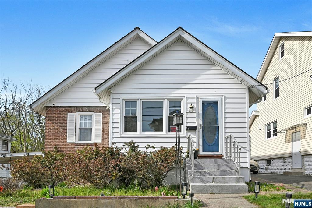 Property for Sale at 42 2nd Street, Dumont, New Jersey - Bedrooms: 3 
Bathrooms: 2 
Rooms: 6  - $590,000