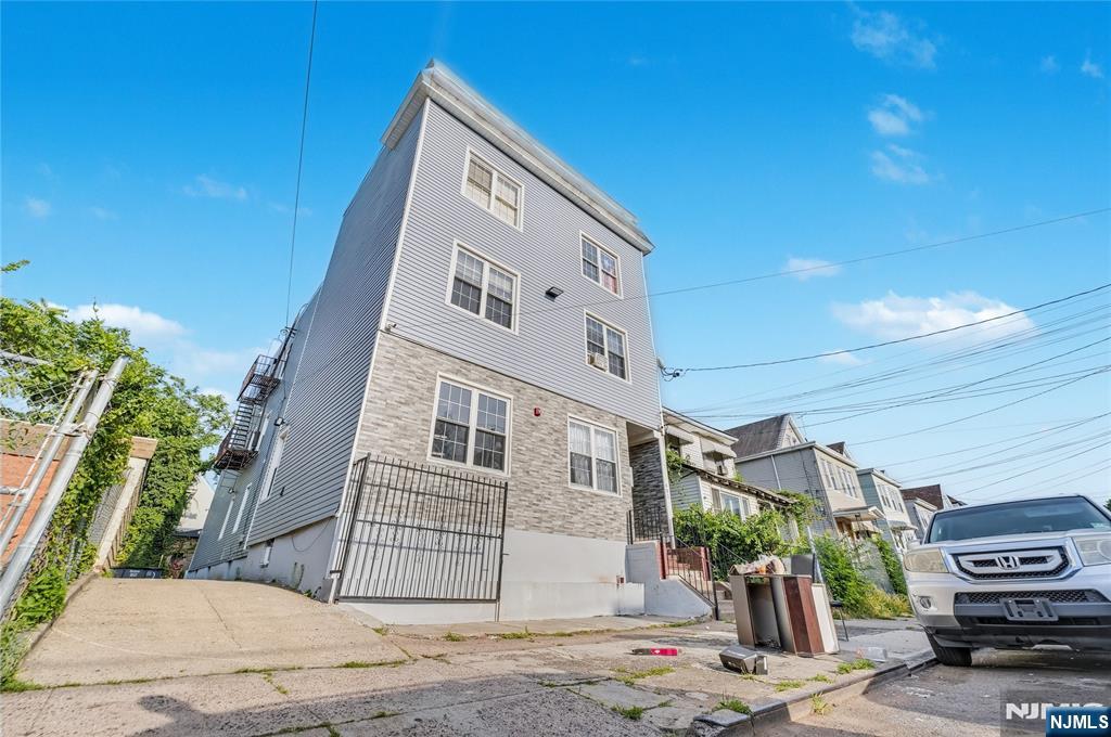 399-401 E 28th Street