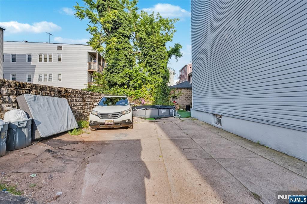 399-401 E 28th Street