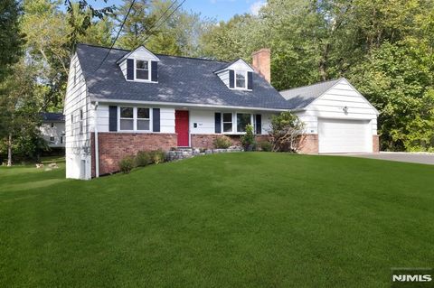 Photo of 947 E Glen Ave, Ridgewood Village, NJ 07450 (MLS # 25042674)