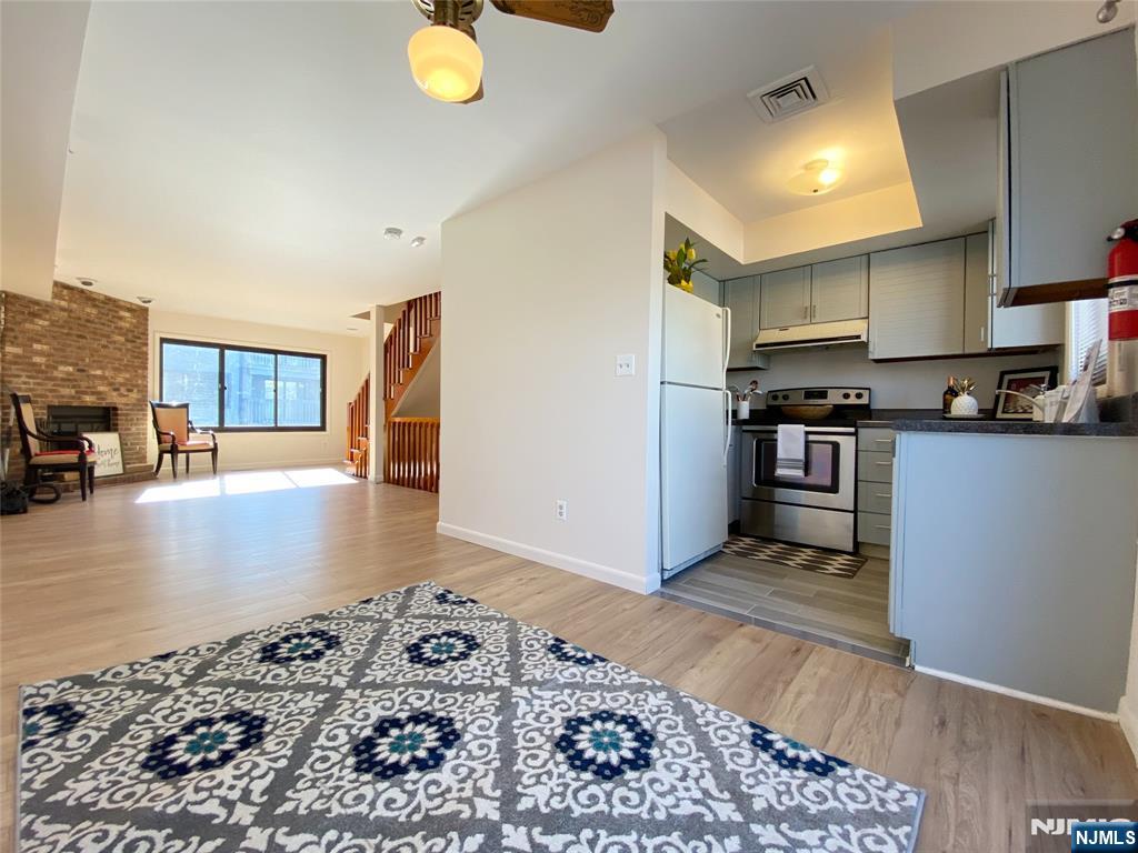 Rental Property at 1593 John St, Fort Lee, New Jersey - Bedrooms: 2 
Bathrooms: 2 
Rooms: 5  - $3,150 MO.