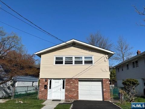 Photo of 1423 13th St, Fort Lee, NJ 07024 (MLS # 26011346)