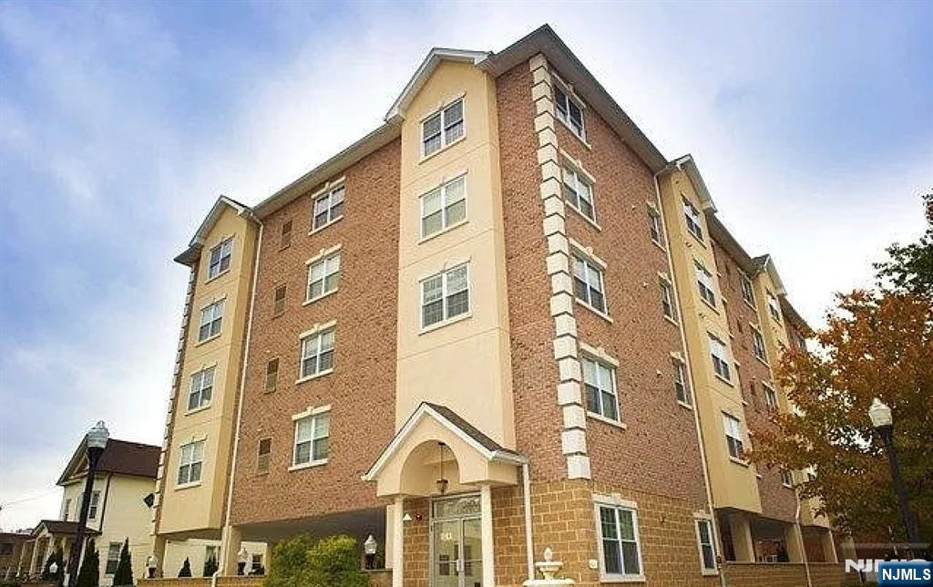 241 Union Street 301, Hackensack, New Jersey - 2 Bedrooms  
2 Bathrooms - 