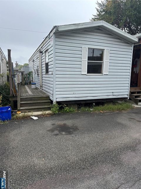 44 Oak Lodi NJ 07644
