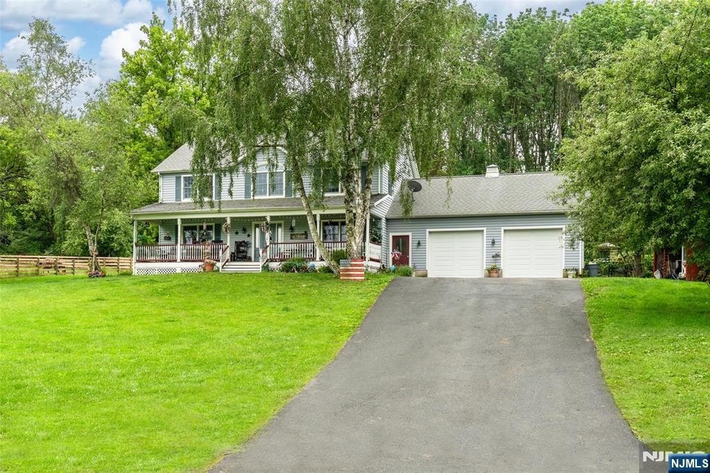 15 Franeks Road, Hamburg, New Jersey - 5 Bedrooms  
4 Bathrooms  
10 Rooms - 