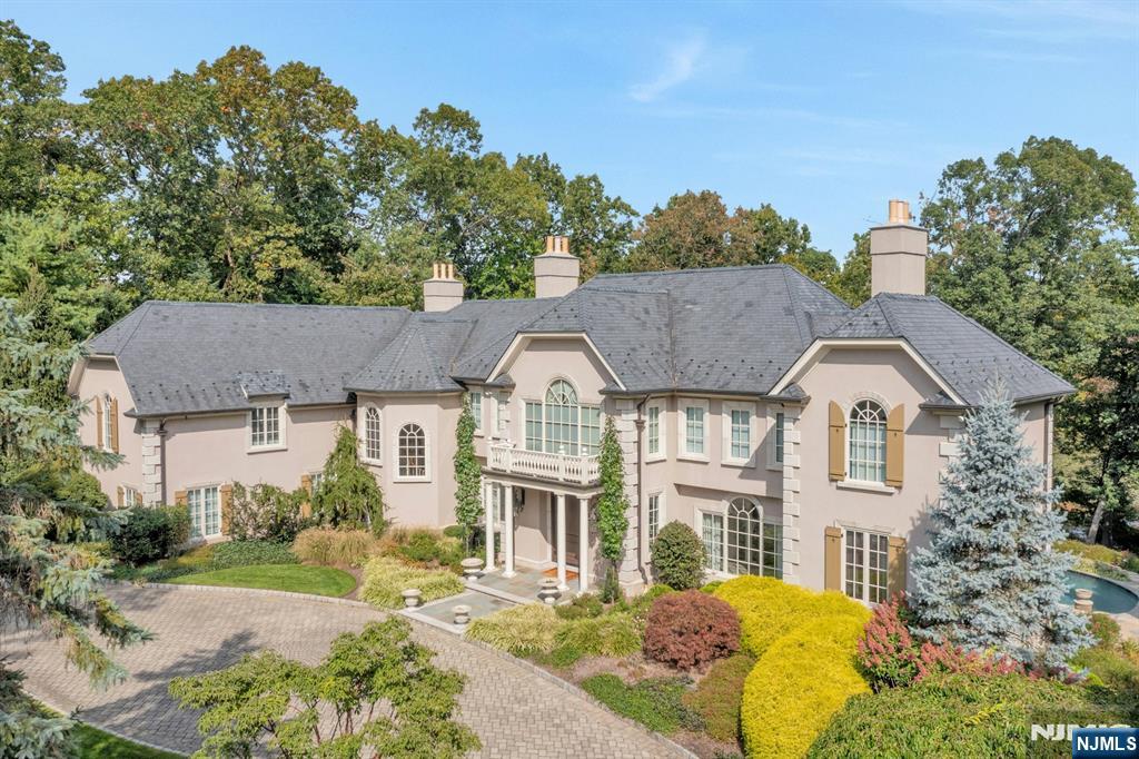 248 Hidden Pond Path, Franklin Lakes, New Jersey - 5 Bedrooms  
6 Bathrooms  
15 Rooms - 