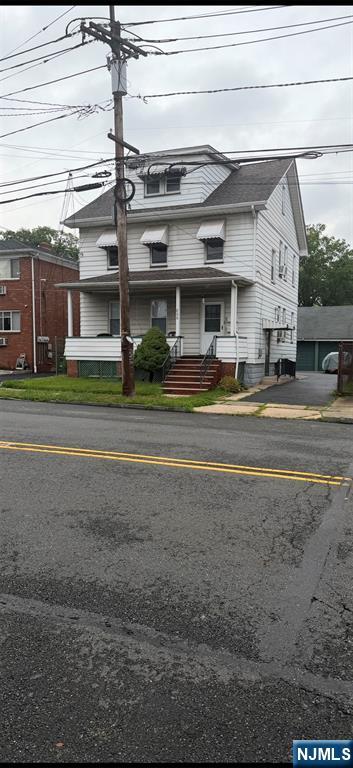 806 Roselle Street