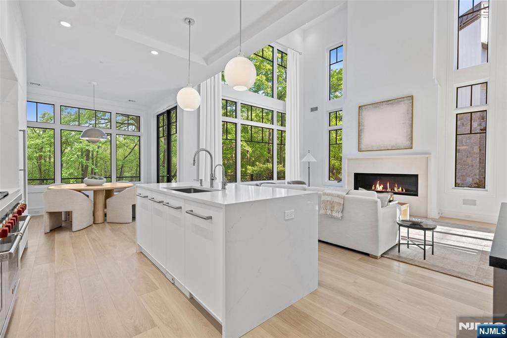 11 Stone Bridge Court