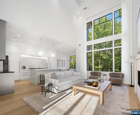 11 Stone Bridge Court Demarest NJ 07627