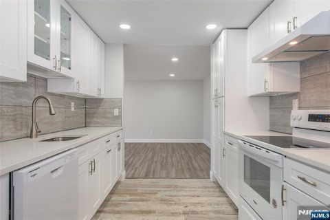 Photo of 446 Passaic St #3F, Hackensack, NJ 07601 (MLS # 26020018)