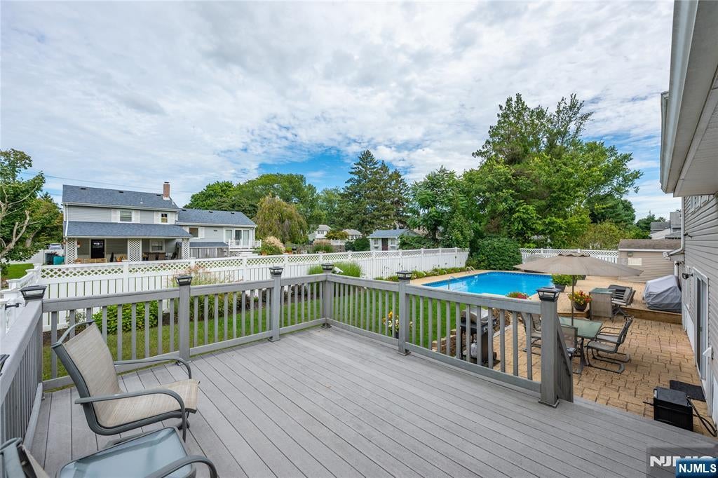 1555 Ratzer Road