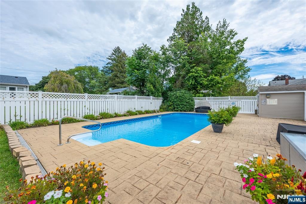 1555 Ratzer Road