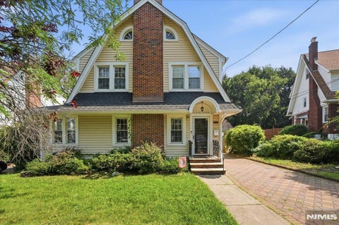 Photo of 187 Kings Ct, Teaneck, NJ 07666 (MLS # 26037860)