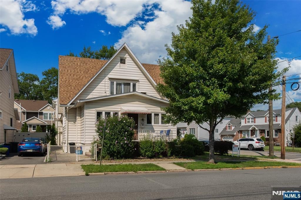 653 New York Avenue