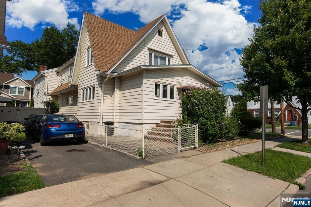 653 New York Avenue
