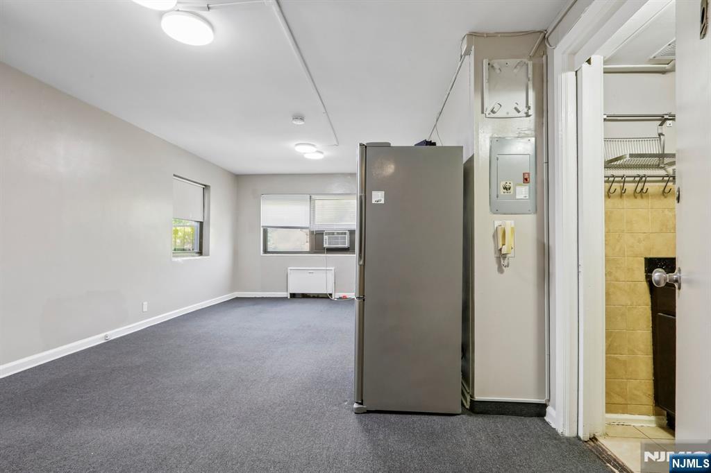 3031 Edwin Avenue 4H