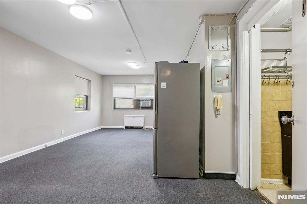 3031 Edwin Avenue 4H