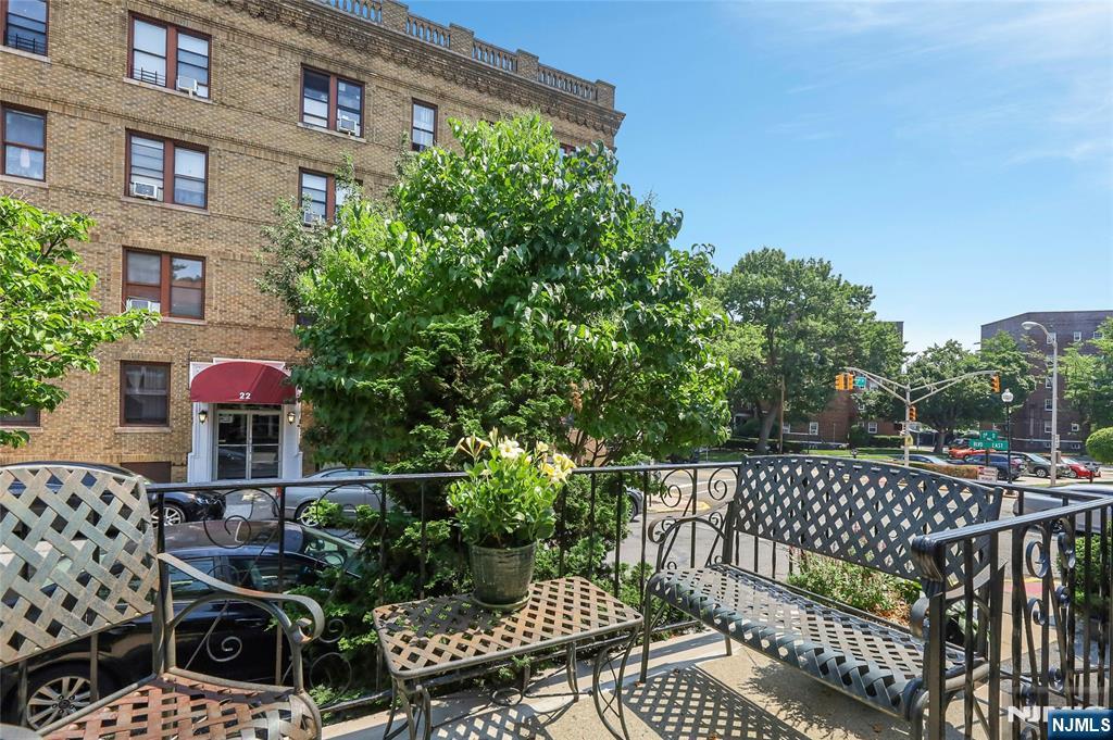 27 73rd Street