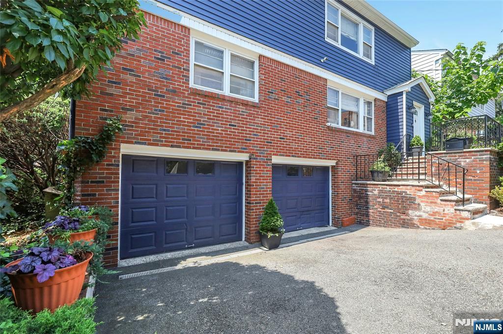 27 73rd Street
