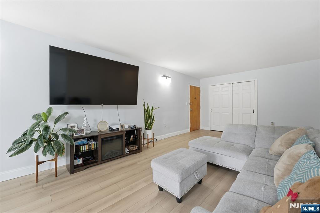 712 Broad Street 3C