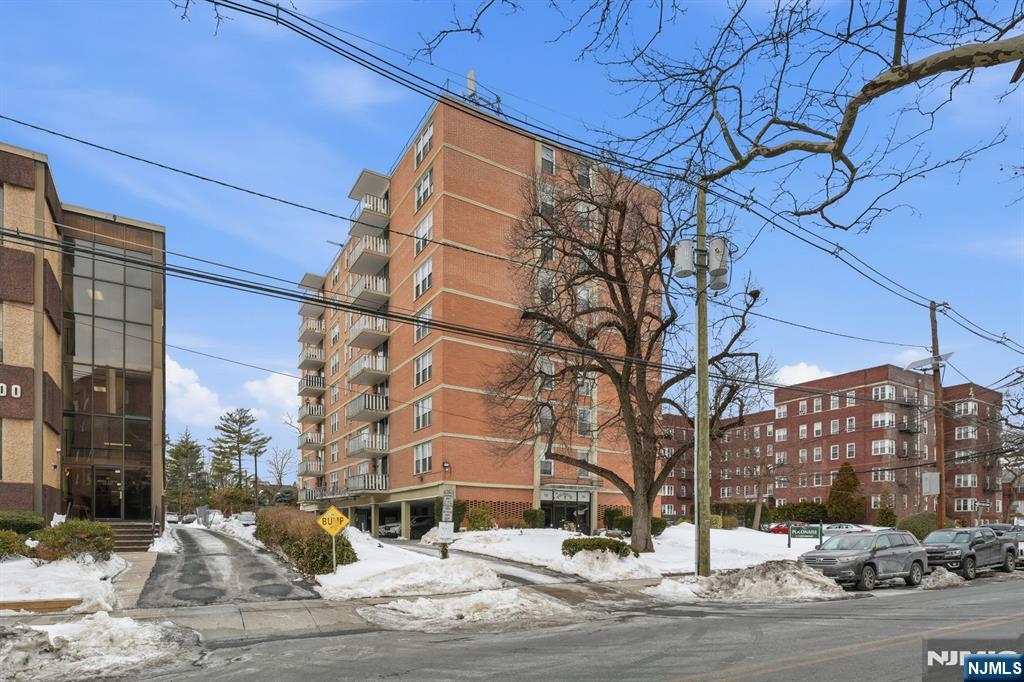 712 Broad Street 3C