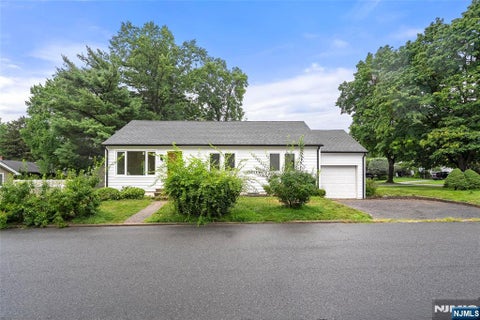 Photo of 41 Monument Pl, Cresskill, NJ 07626 (MLS # 26028734)