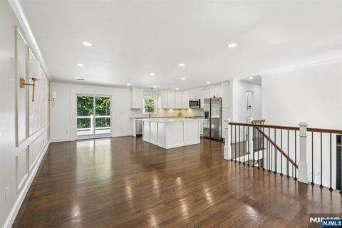 Photo of 34 Oklahoma Trail, Hopatcong, NJ 07843 (MLS # 26018738)