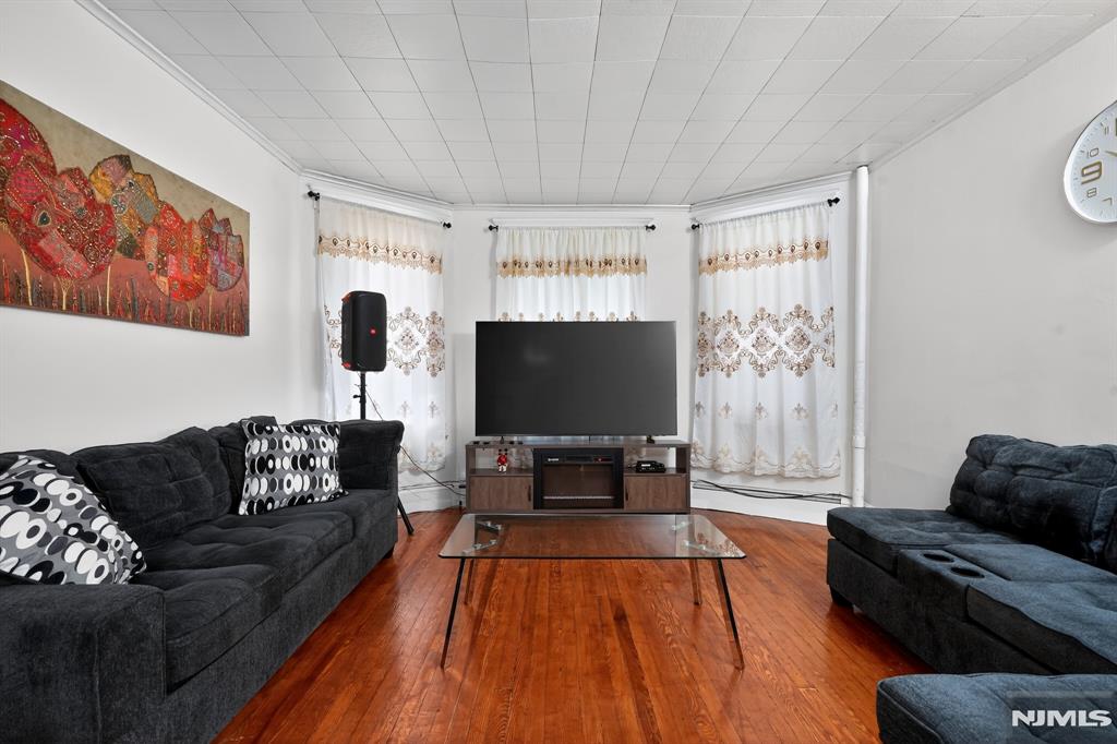 11 Yereance Avenue