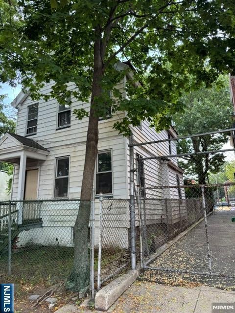 38 Sunset Avenue