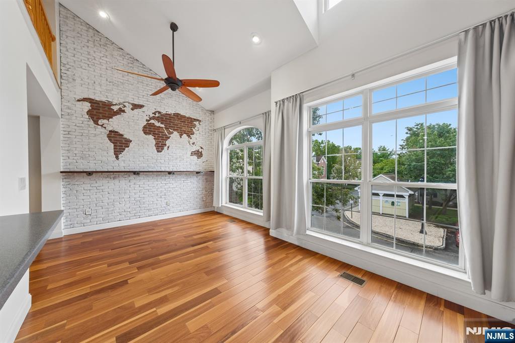 135 Riverwalk Way