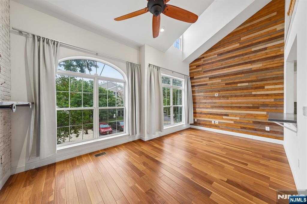 135 Riverwalk Way