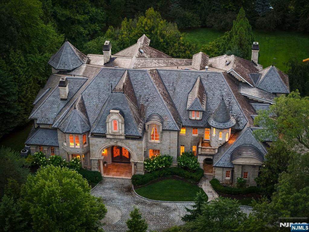 7 Buckingham Drive