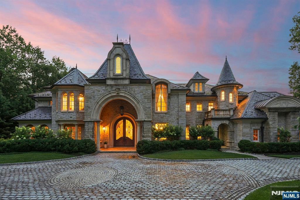 7 Buckingham Drive