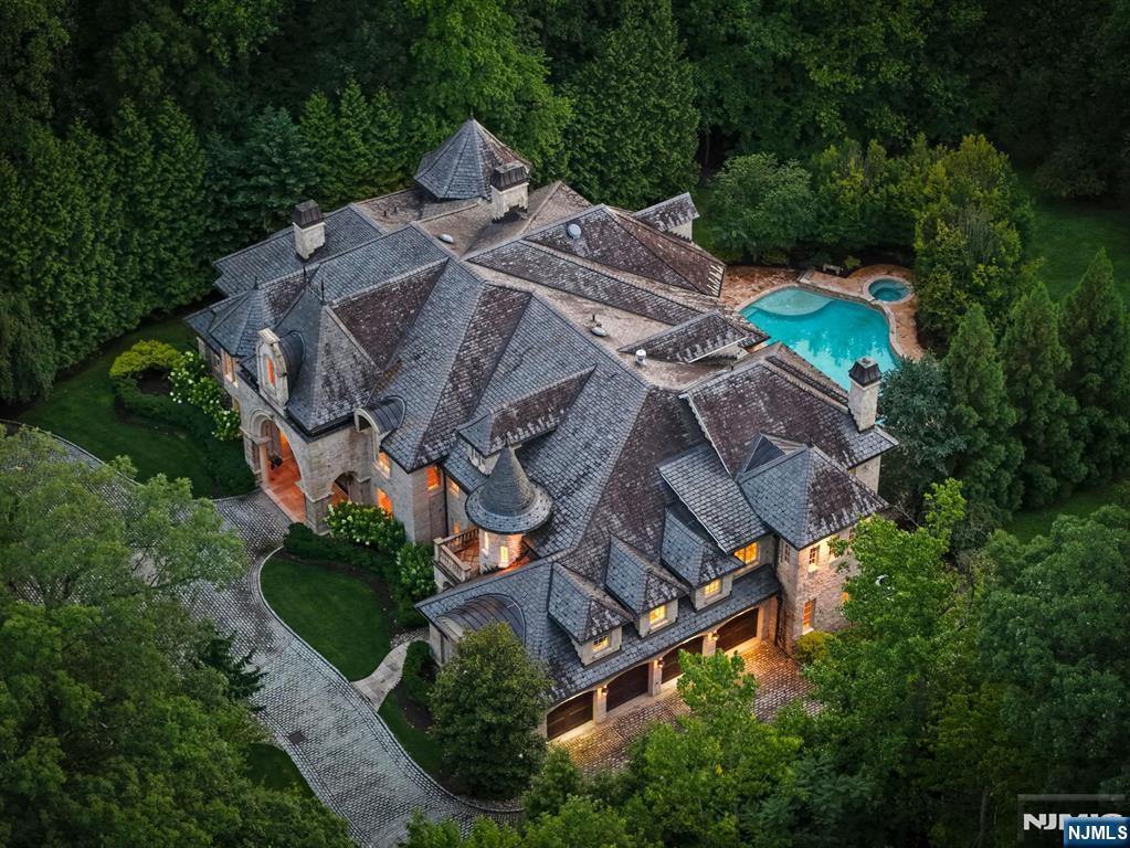 7 Buckingham Drive