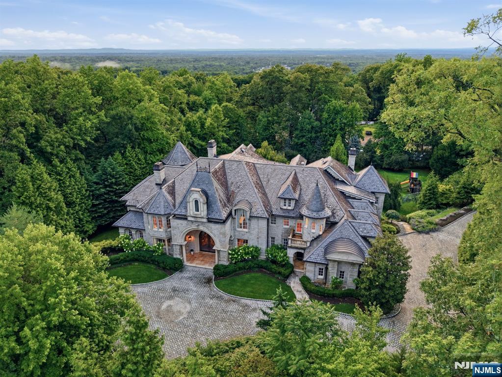 7 Buckingham Drive