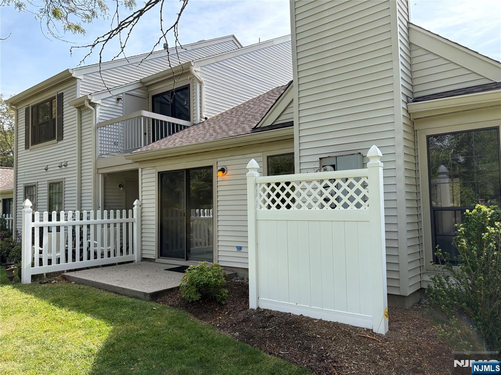 Mahwah, New Jersey 07430, United States, 2 Bedrooms Bedrooms, ,1 BathroomBathrooms,Residential,Active,234808