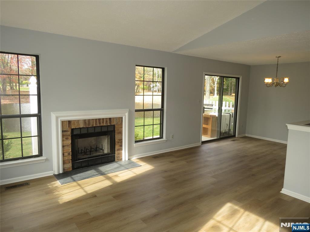 Mahwah, New Jersey 07430, United States, 2 Bedrooms Bedrooms, ,1 BathroomBathrooms,Residential,Active,234808
