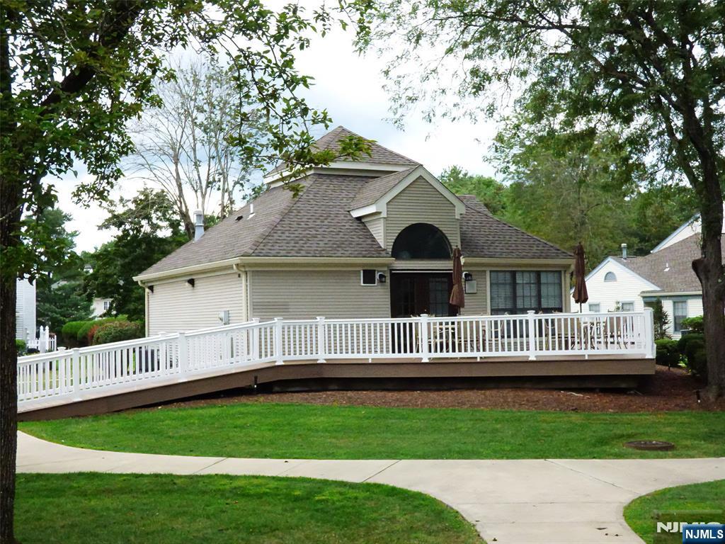 Mahwah, New Jersey 07430, United States, 2 Bedrooms Bedrooms, ,1 BathroomBathrooms,Residential,Active,234808