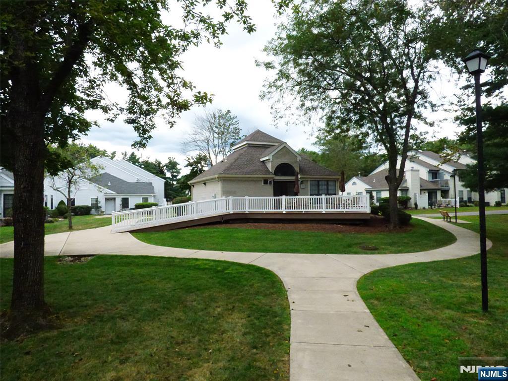 Mahwah, New Jersey 07430, United States, 2 Bedrooms Bedrooms, ,1 BathroomBathrooms,Residential,Active,234808