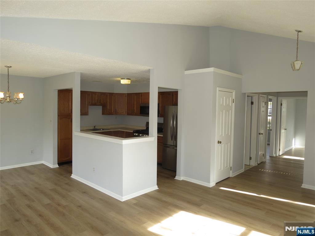 Mahwah, New Jersey 07430, United States, 2 Bedrooms Bedrooms, ,1 BathroomBathrooms,Residential,Active,234808